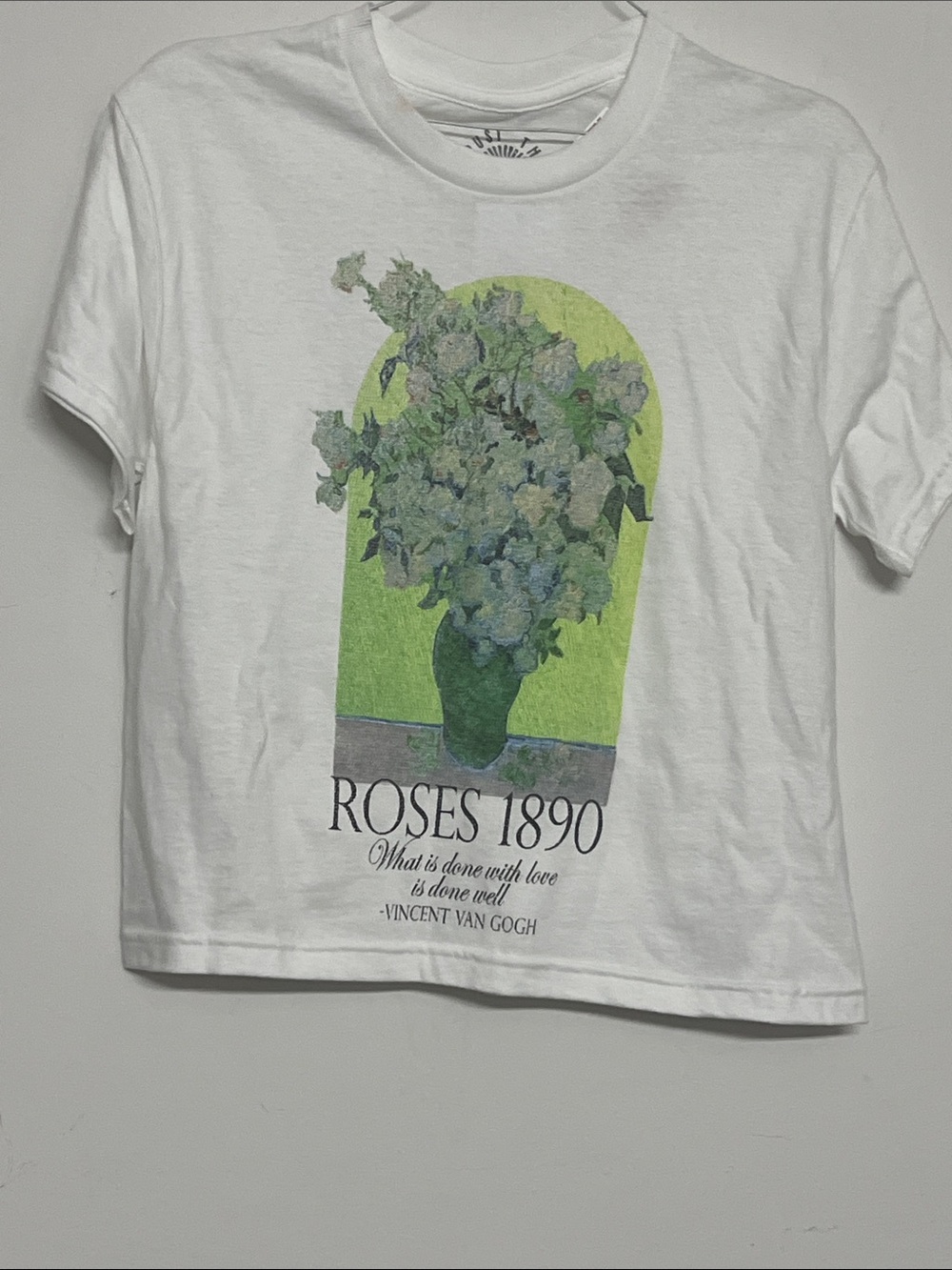 🌞 Trust The Universe White floral tee says Roses 1890 Van Gogh women size S